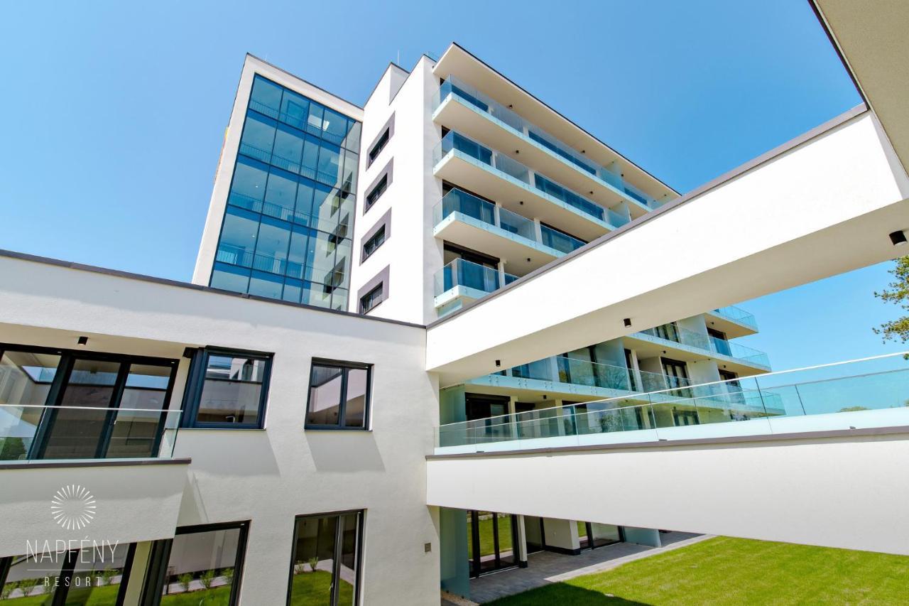 Clyde-Premium Lelle Waterfront Private Apartment Balatonlelle Exterior foto